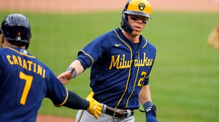 Christian Yelich of the Milwaukee Brewers walks back to the dugout