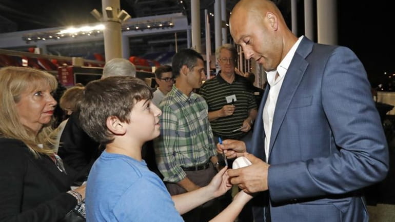 Jeter hears complaints of Marlins fans at town hall