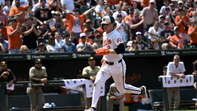 Baltimore Orioles' Gunnar Henderson scores on a single by Ryan...