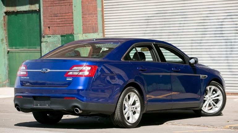 For such a portly car, the 2013 Ford Taurus flies.