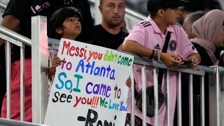 Lionel Messi Autographed the Shirt of a Fan Who Ran on to Field