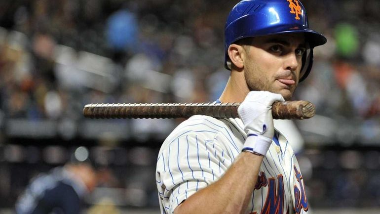 Mets third baseman David Wright waits in the on-deck circle...