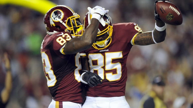 Washington Redskins tight end Fred Davis (83) and wide receiver...