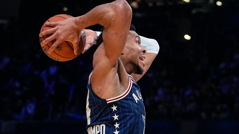 Milwaukee Bucks forward Giannis Antetokounmpo (34) goes up fro a...