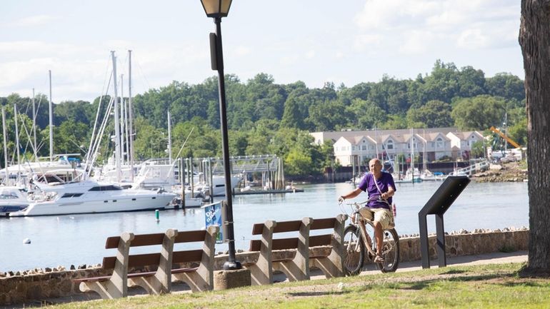 The bike and walking path in Sunset Park in Port...