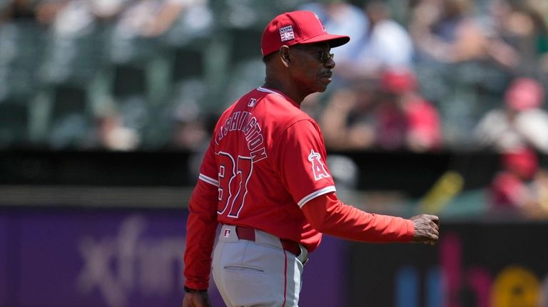 Los Angeles Angels manager Ron Washington walks to the dugout...