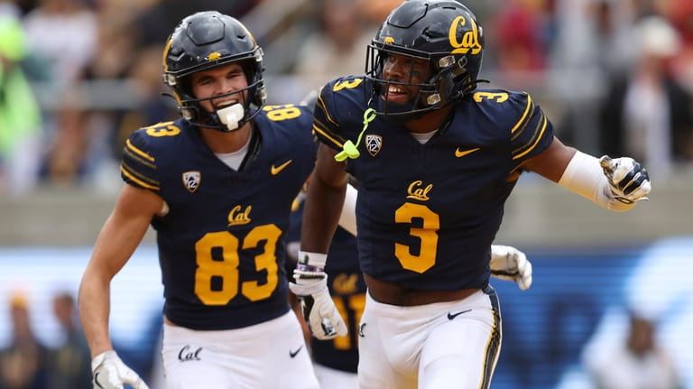 California wide receiver Jeremiah Hunter (3) celebrates with Trond Grizzell...