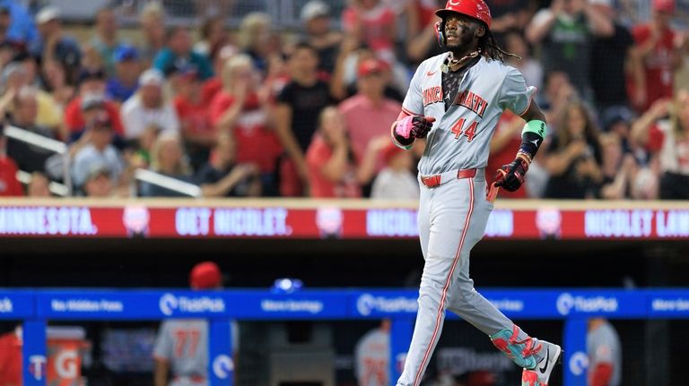 Cincinnati Reds Elly De La Cruz runs home after hitting...