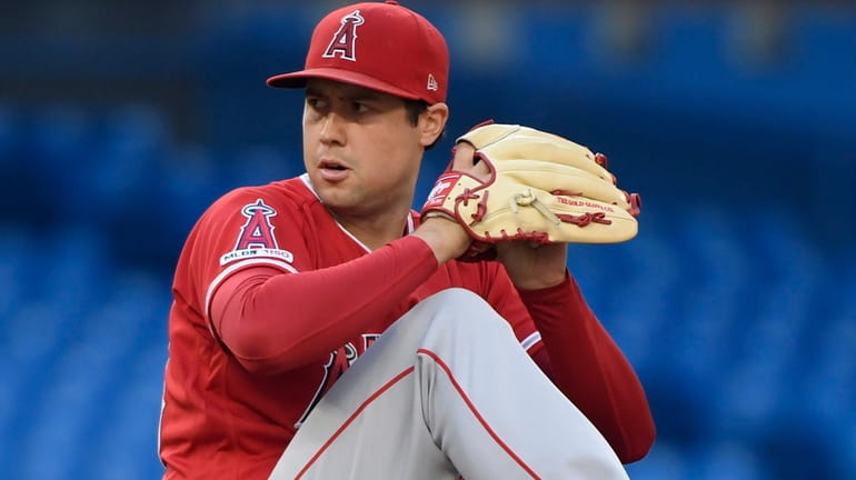 Angels pitcher Tyler Skaggs dies at age 27, team's game at Texas