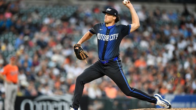 Detroit Tigers relief pitcher Brant Hurter throws against the Baltimore...