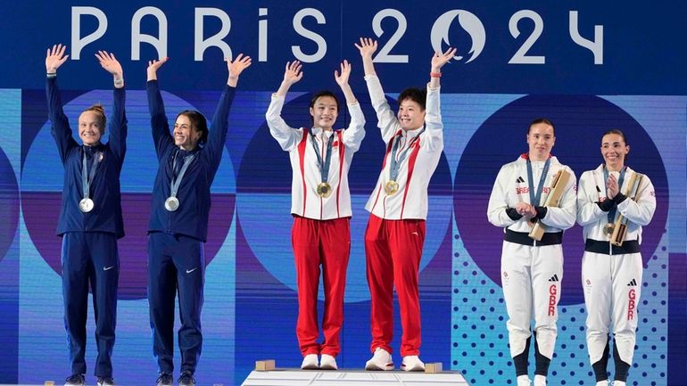 China's Chen Yiwen and Chang Yani, center, celebrate their gold...