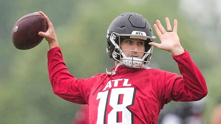 Atlanta Falcons quarterback Kirk Cousins runs drills during an NFL...