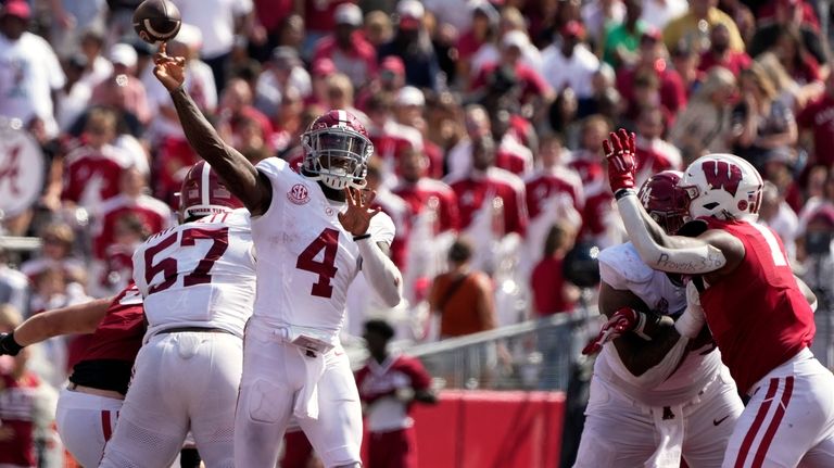 Alabama's Jalen Milroe (4) thorws a pass during the second...