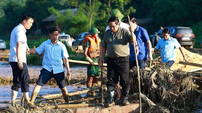 Vietnam's Prime Minister Pham Minh Chinh, foreground right, visits as...