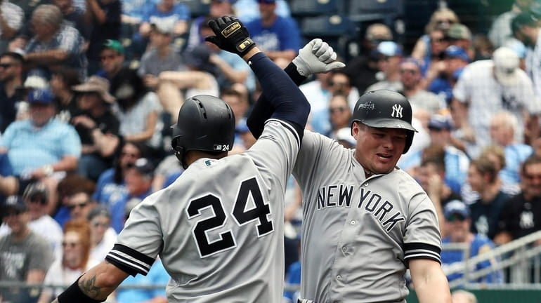 Luke Voit hits 2 homers, Yanks sweep doubleheader