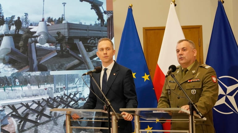 Polish armed forces' Chief of Staff. Gen Wieslaw Kukula, right...