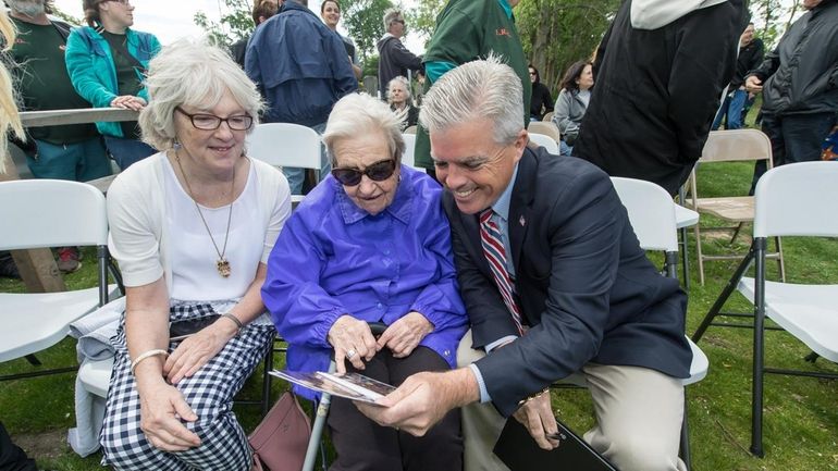 At a ceremony to name a Lake Ronkonkoma bluff "Larry's...