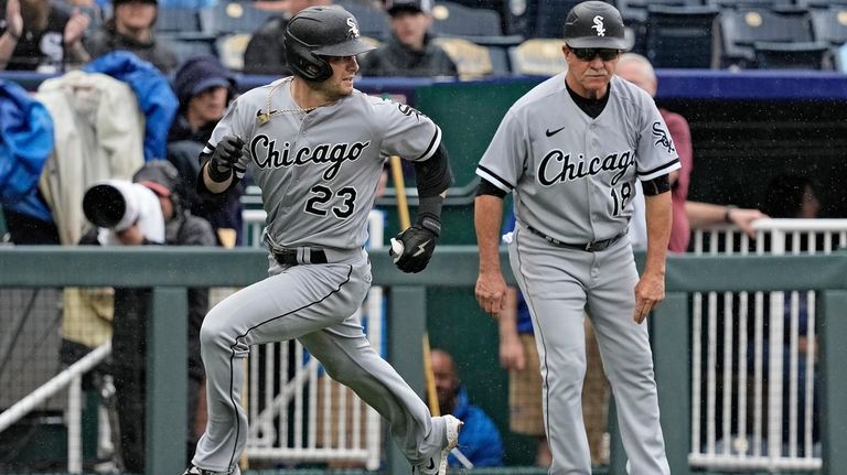 Fermin's bunt in ninth gives Royals 4-3 win over White Sox - ABC7