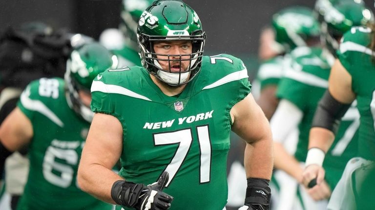 Jets offensive guard lineman Wes Schweitzer on Dec. 3, 2023,...