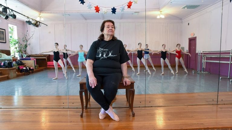 Elsa Posey observes an advanced ballet class at her Northport...