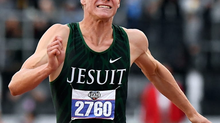 Strake Jesuit's Matthew Boling pushes himself at the end of...
