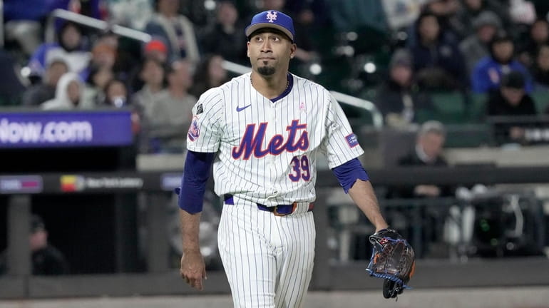Mets pitcher Edwin Diaz comes in to pitch the top...