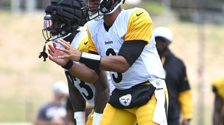 Pittsburgh Steelers quarterback Russell Wilson participates in a drill at...