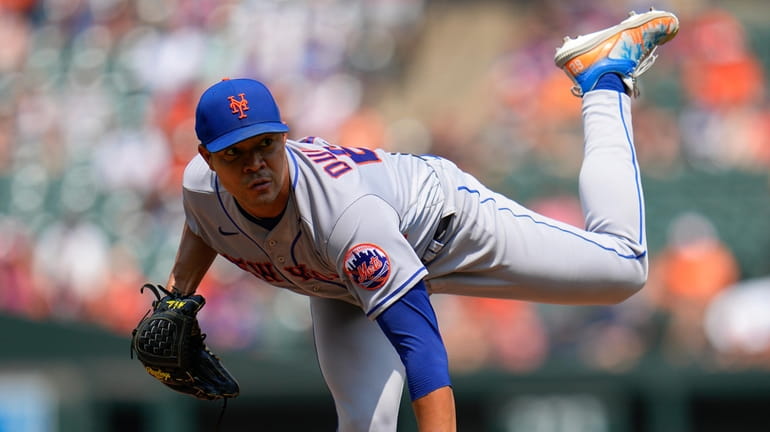 New York Mets' Jose Quintana pitches during the first inning of