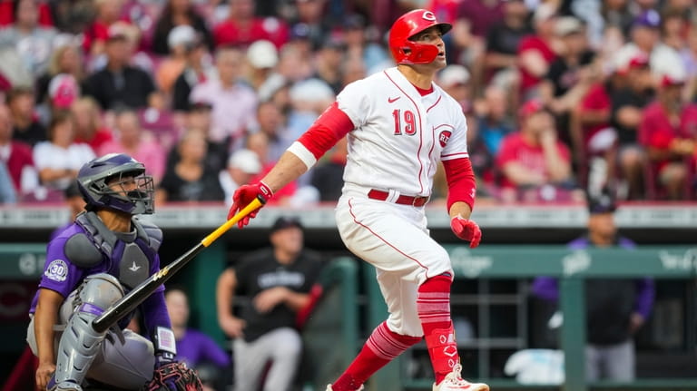 Joey Votto homers in return from shoulder injury as Reds extend