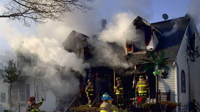 2 injured in Miller Place house fire - Newsday