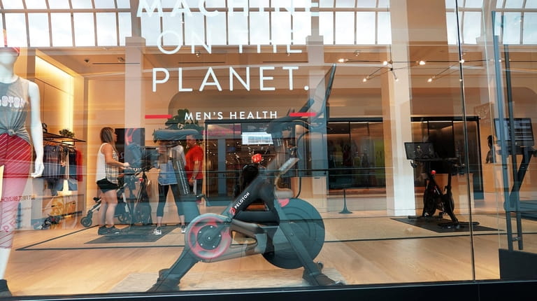Retail Roundup: Peloton biking into Roosevelt Field mall with new store -  Newsday