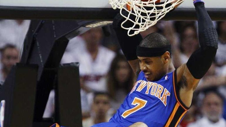 New York Knicks forward Carmelo Anthony (7) comes down after...