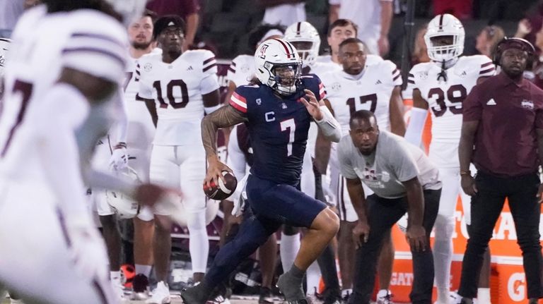 Arizona quarterback Jayden de Laura (7) runs but fails to...