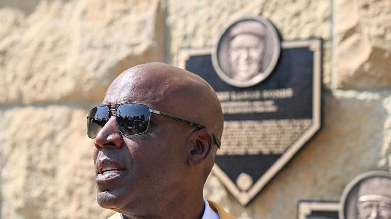 Former Pittsburgh Pirates outfielder Barry Bonds stands in front of...