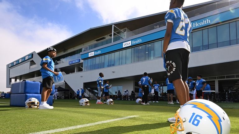 Youths wait on the sideline to welcome Los Angeles Chargers...