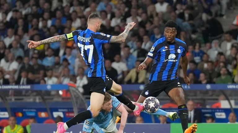 Manchester City's Kevin De Bruyne, center bottom, is challenged by...