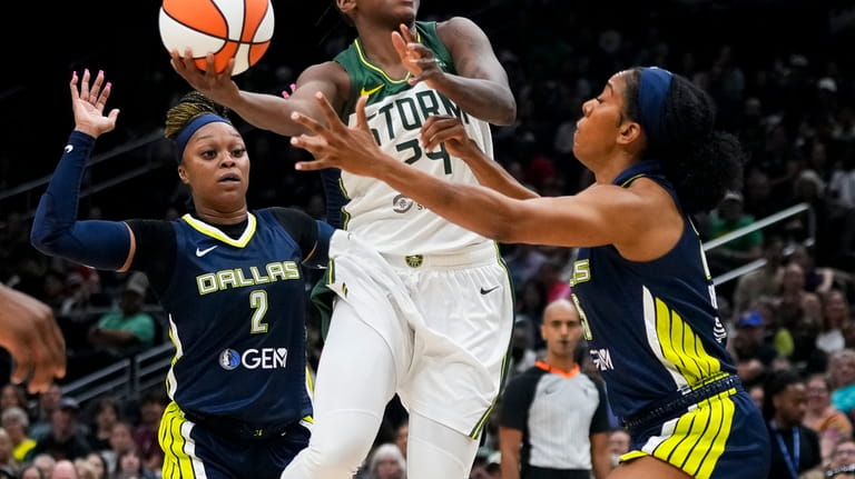 Seattle Storm guard Jewell Loyd (24) jumps up for a...