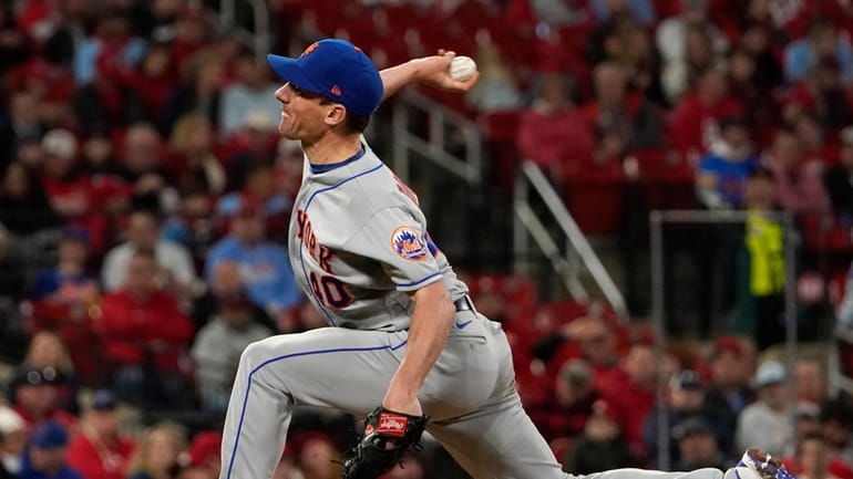 Mets starting pitcher Chris Bassitt throws during the fifth inning...
