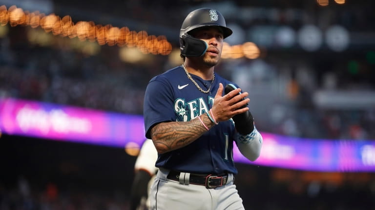 Julio Rodríguez delivers in 4-run 9th against All-Star closer Camilo Doval  as Mariners beat Giants 6-5 