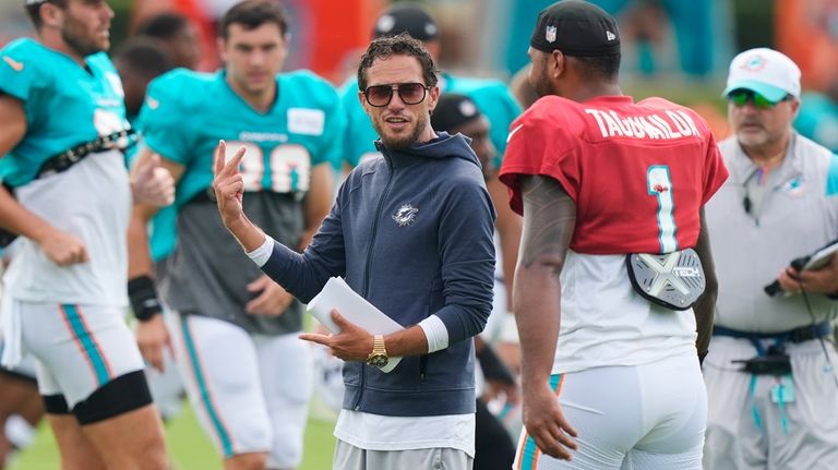 Miami Dolphins head coach coach Mike McDaniel talks to quarterback...