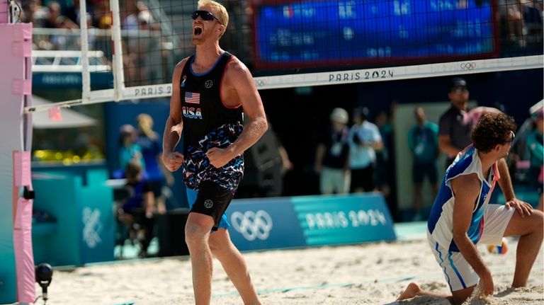 United States' Chase Budinger celebrates a block against France in...