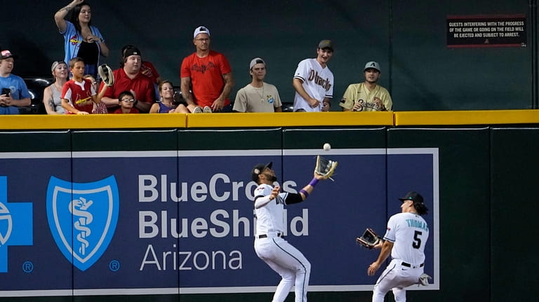 Tyler O'Neill hits a 2 run home run to put the Cardinals up in the 8th. :  r/baseball