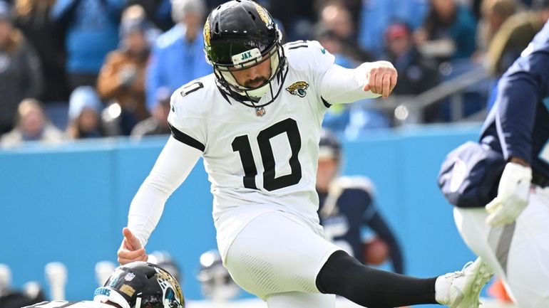 Jacksonville Jaguars place kicker Brandon McManus (10) during an NFL...