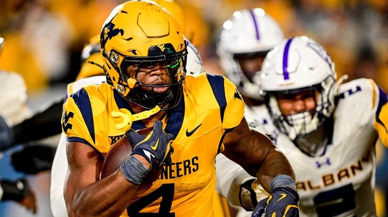 West Virginia running back CJ Donaldson Jr. (4) rushes the...