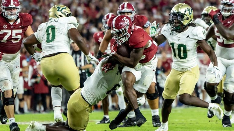 Alabama running back Jam Miller (26) runs the ball against...