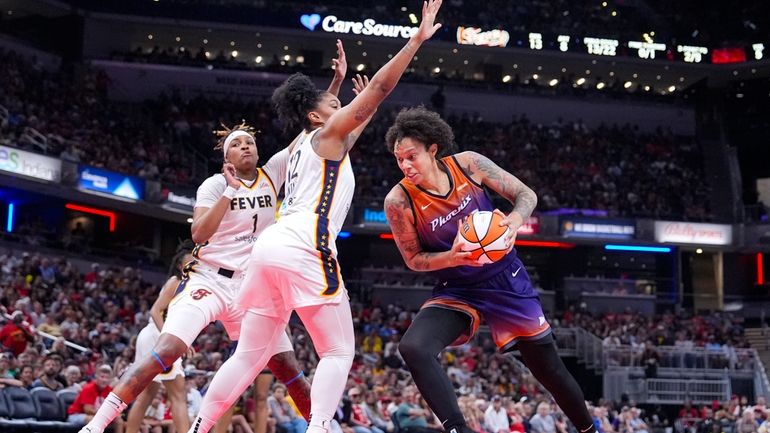 Phoenix Mercury center Brittney Griner (42) drives on Indiana Fever...