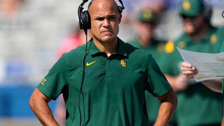 Baylor head coach Dave Aranda walks the sideline during the...