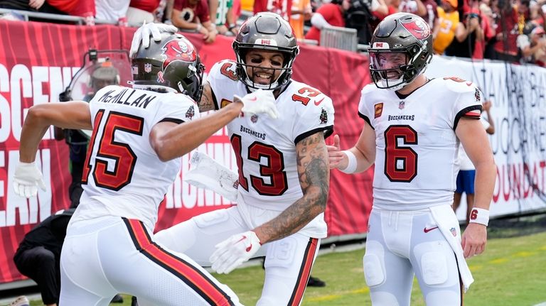 Tampa Bay Buccaneers wide receiver Mike Evans, center, celebrates his...