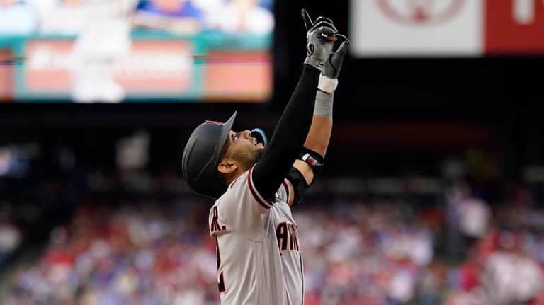 Lourdes Gurriel Jr. goes 4-for-4 as D-backs down Phillies