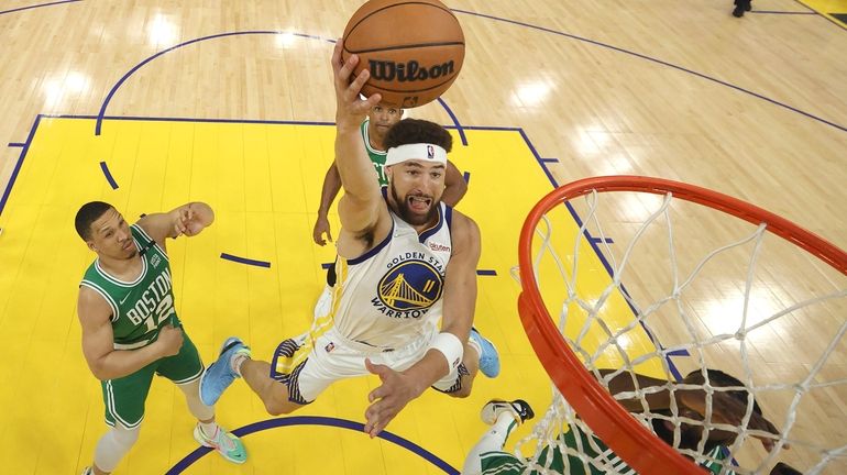 Golden State guard Klay Thompson (11) shoots against the Celtics...